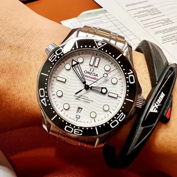 DIVER 300M CO‑AXIAL MASTER CHRONOMETER 42 MM-210.30.42.20.04.001 - 图片 8
