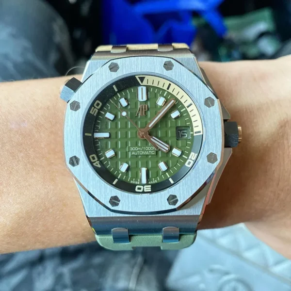 Royal Oak Offshore Diver's Watch Ref. 15720ST - 图片 6