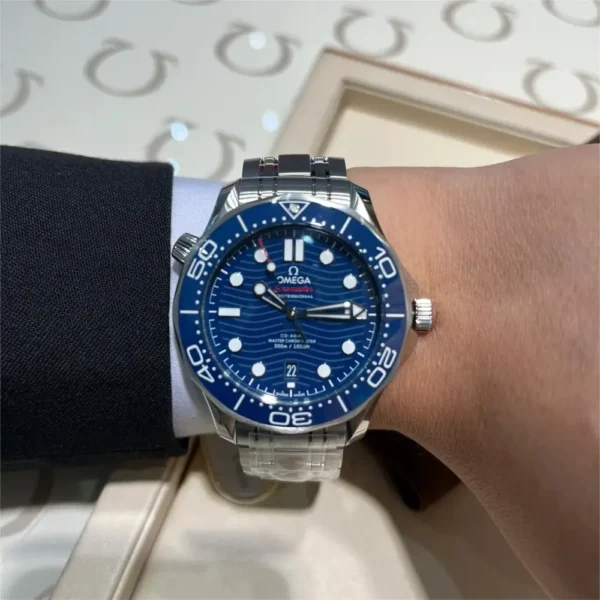DIVER 300M CO‑AXIAL MASTER CHRONOMETER 42 MM-210.30.42.20.03.001 - 图片 9